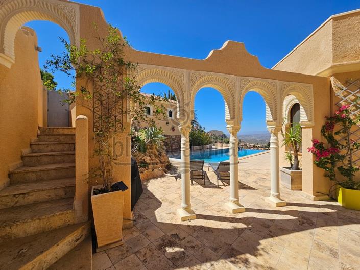 Image No.6-4 Bed Villa / Detached for sale