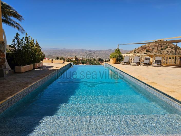 Image No.7-4 Bed Villa / Detached for sale