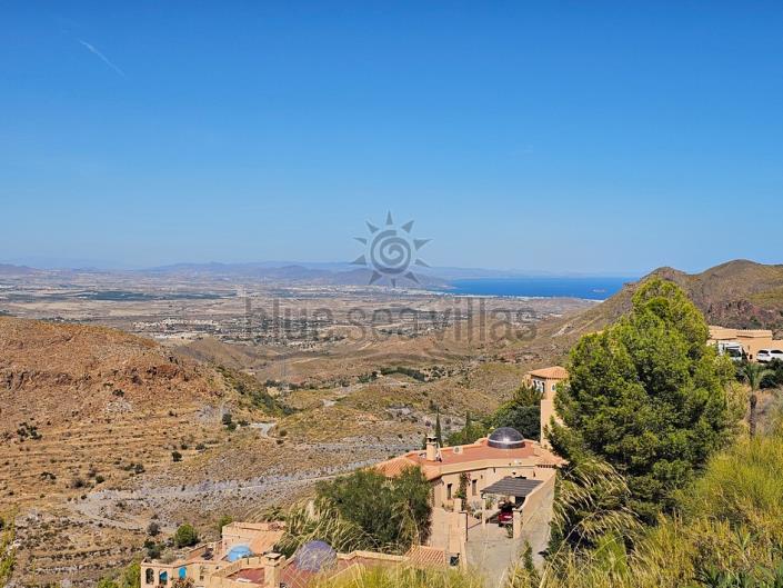 Image No.14-4 Bed Villa / Detached for sale