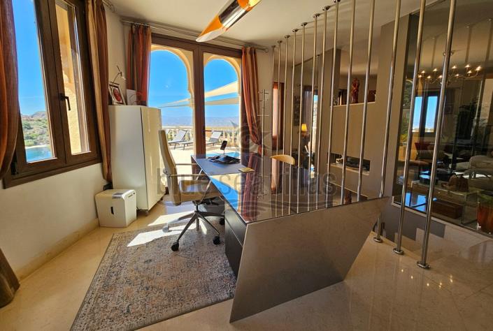 Image No.18-4 Bed Villa / Detached for sale