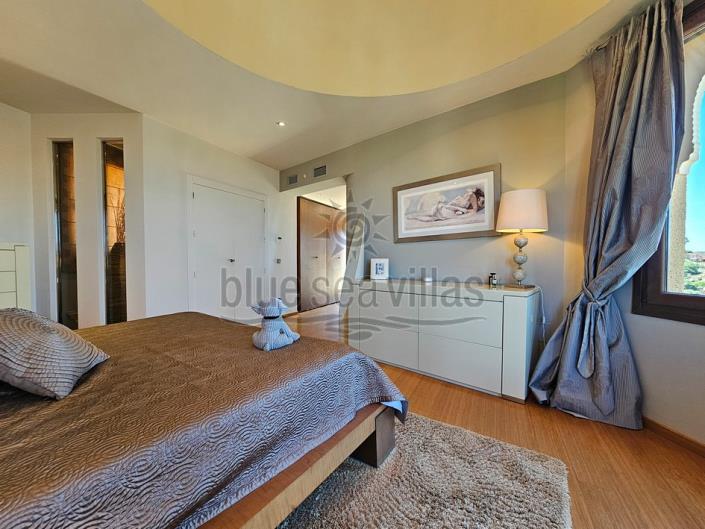 Image No.33-4 Bed Villa / Detached for sale