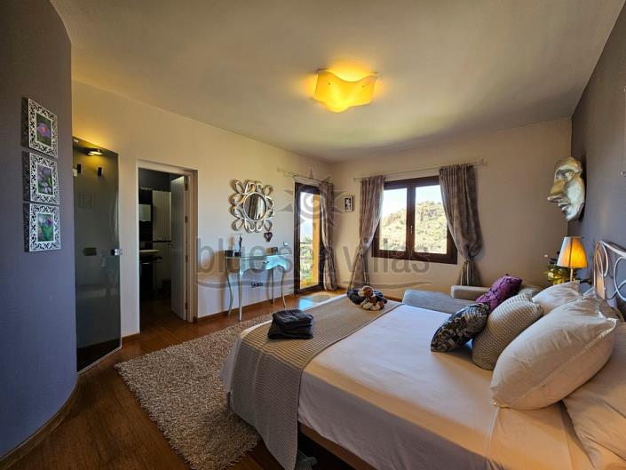 Image No.50-4 Bed Villa / Detached for sale