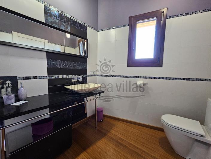 Image No.54-4 Bed Villa / Detached for sale