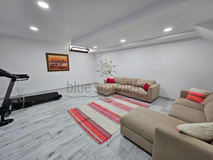 Image No.33-5 Bed Villa / Detached for sale