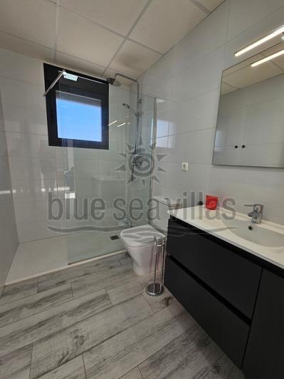 Image No.37-5 Bed Villa / Detached for sale