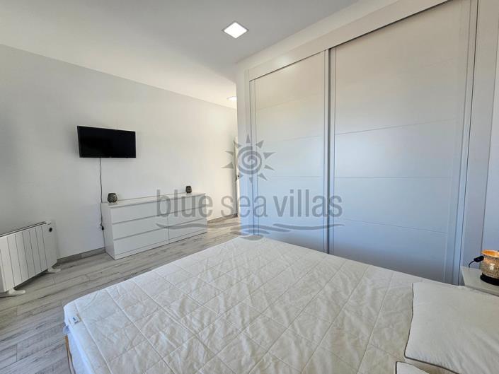 Image No.44-5 Bed Villa / Detached for sale