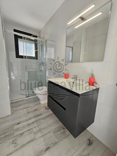 Image No.45-5 Bed Villa / Detached for sale