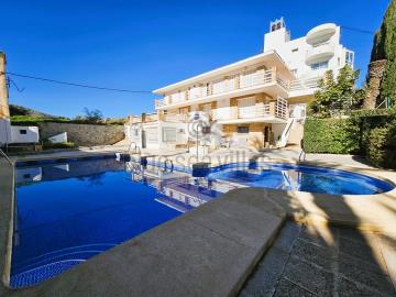 communal-pool-1506--2-_opt