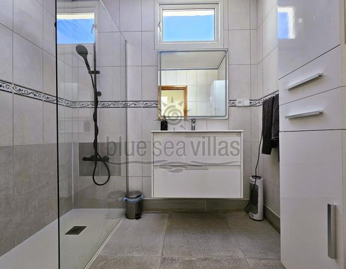 Image No.11-2 Bed Townhouse for sale