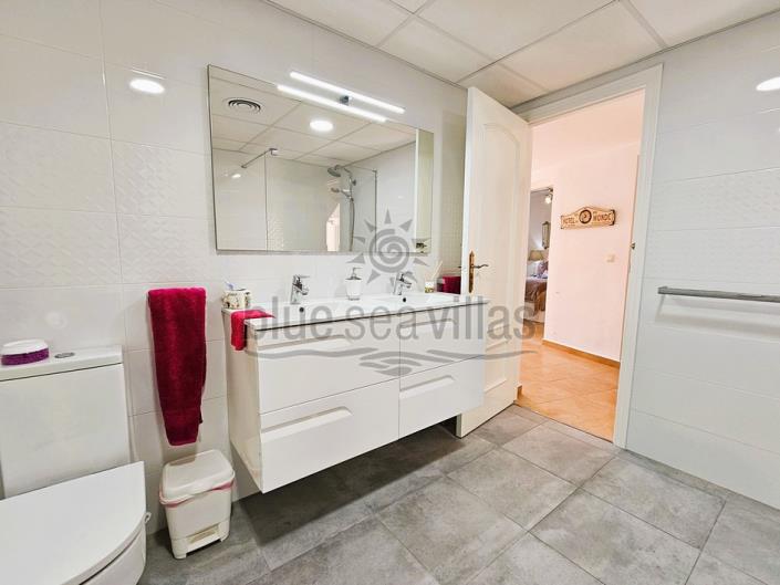 Image No.35-3 Bed Villa / Detached for sale