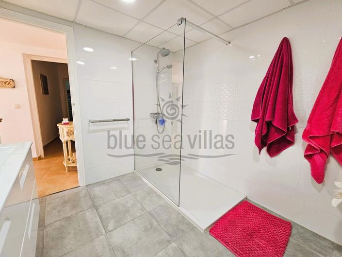 Image No.36-3 Bed Villa / Detached for sale