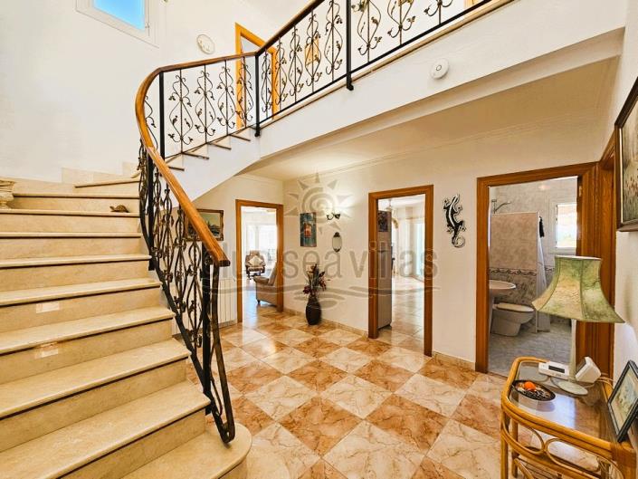 Image No.13-4 Bed Villa / Detached for sale