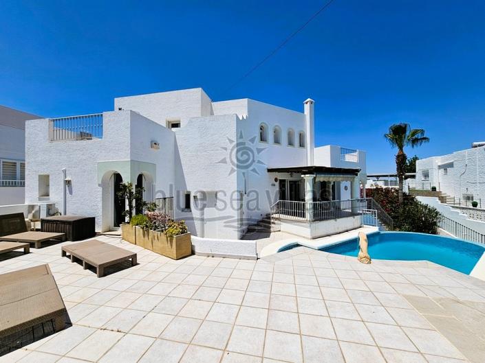 Image No.38-4 Bed Villa / Detached for sale