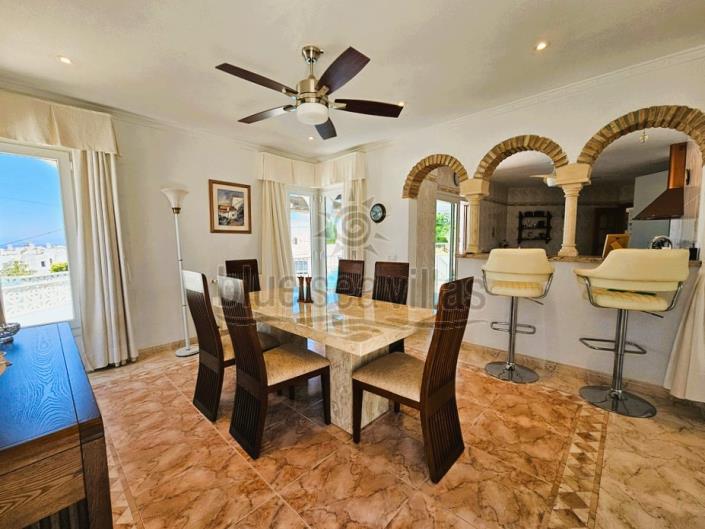 Image No.15-4 Bed Villa / Detached for sale