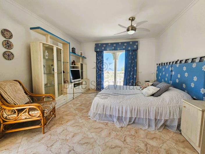 Image No.24-4 Bed Villa / Detached for sale