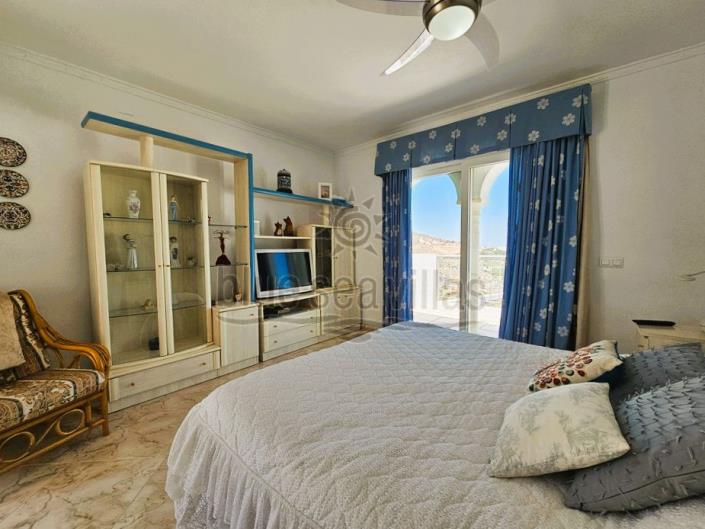 Image No.25-4 Bed Villa / Detached for sale