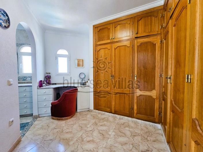 Image No.28-4 Bed Villa / Detached for sale