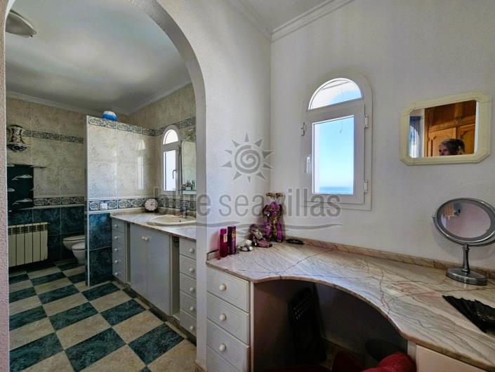 Image No.32-4 Bed Villa / Detached for sale