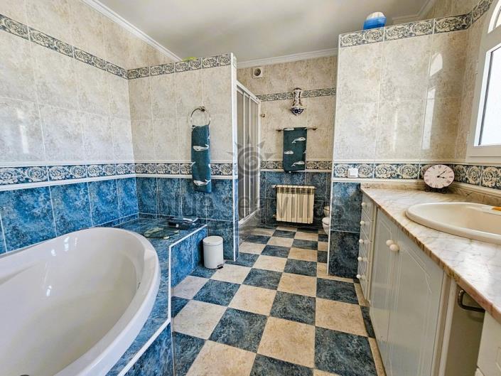 Image No.29-4 Bed Villa / Detached for sale