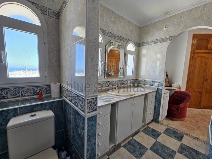 Image No.31-4 Bed Villa / Detached for sale