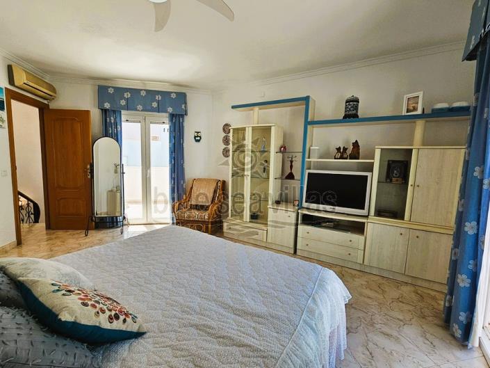 Image No.48-4 Bed Villa / Detached for sale