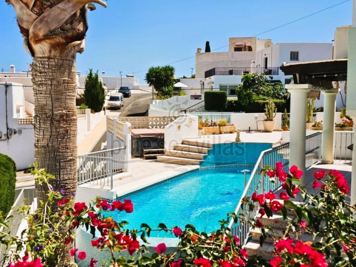 Image No.4-4 Bed Villa / Detached for sale