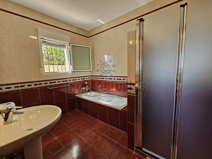 Image No.28-4 Bed Villa / Detached for sale