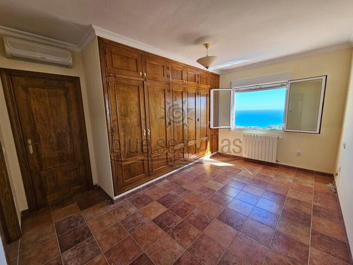 Image No.29-4 Bed Villa / Detached for sale