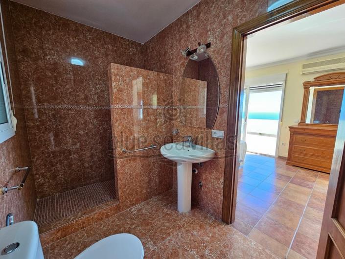 Image No.33-4 Bed Villa / Detached for sale