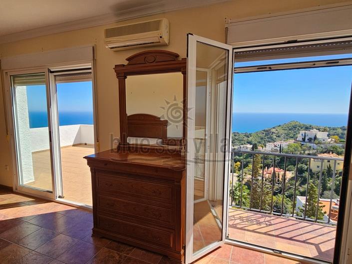 Image No.35-4 Bed Villa / Detached for sale