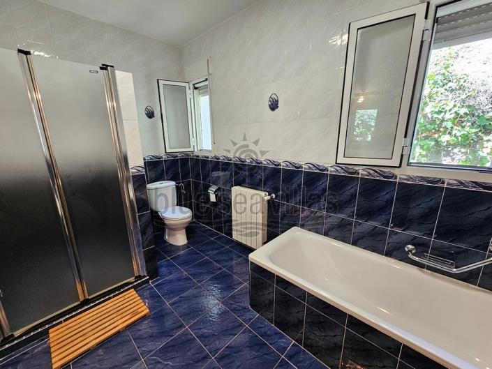 Image No.36-4 Bed Villa / Detached for sale