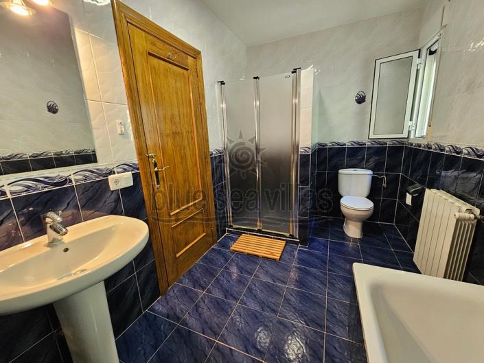 Image No.37-4 Bed Villa / Detached for sale