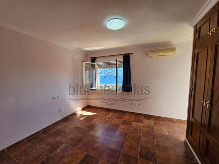 Image No.39-4 Bed Villa / Detached for sale