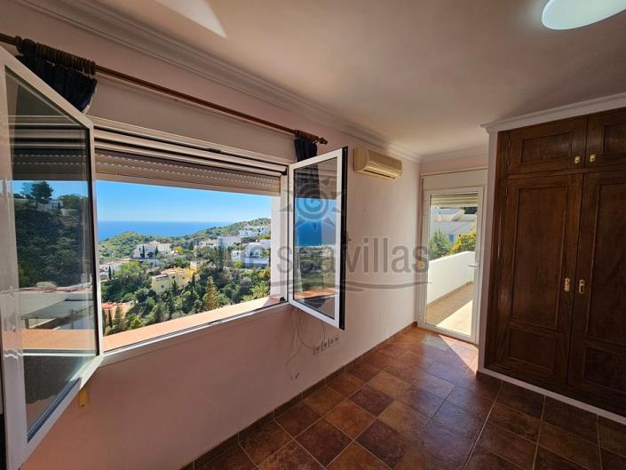 Image No.41-4 Bed Villa / Detached for sale