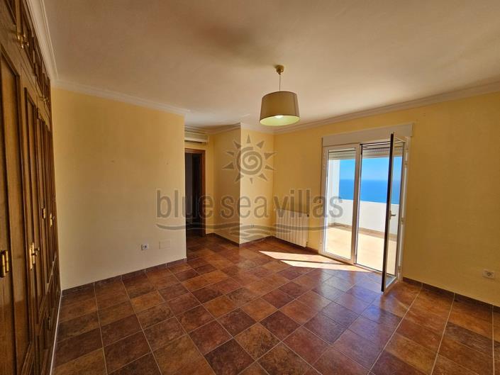 Image No.43-4 Bed Villa / Detached for sale
