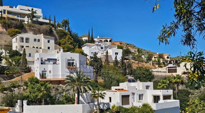 Image No.44-4 Bed Villa / Detached for sale