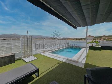 pool-bar-bbq-area-1550--1-