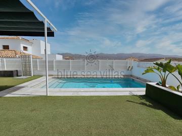 pool-bar-bbq-area-1550--5-