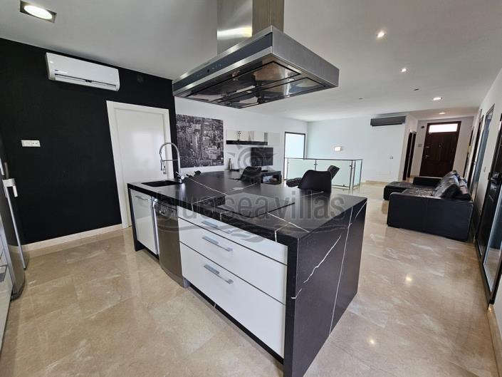 Image No.20-3 Bed Villa / Detached for sale