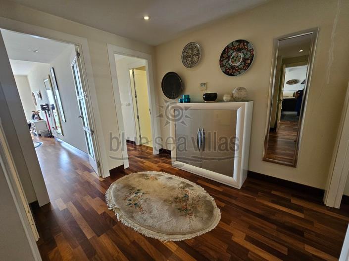Image No.17-4 Bed Apartment for sale