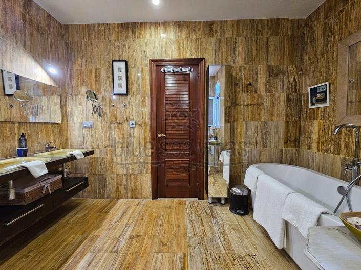 Image No.29-4 Bed Villa for sale