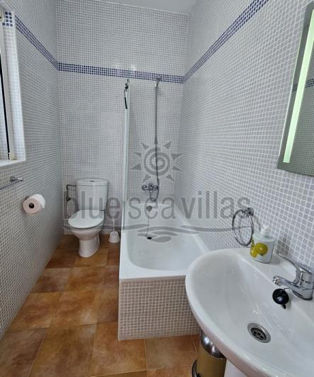 Image No.19-4 Bed Villa / Detached for sale