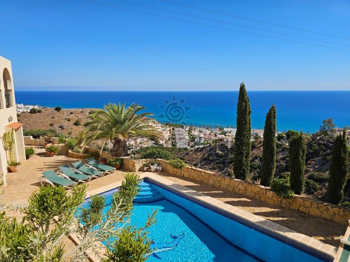 Image No.58-4 Bed Villa / Detached for sale