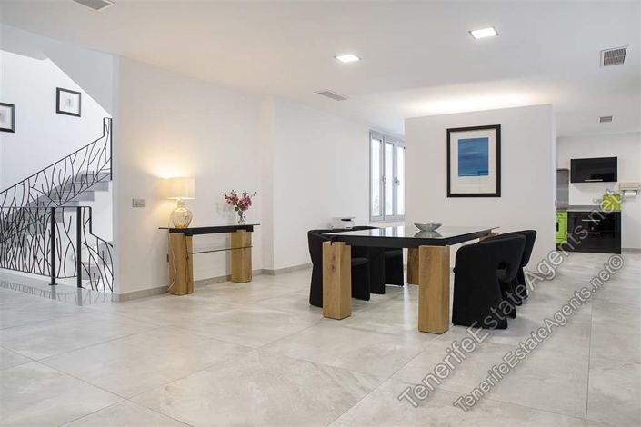 Image No.11-5 Bed Villa for sale