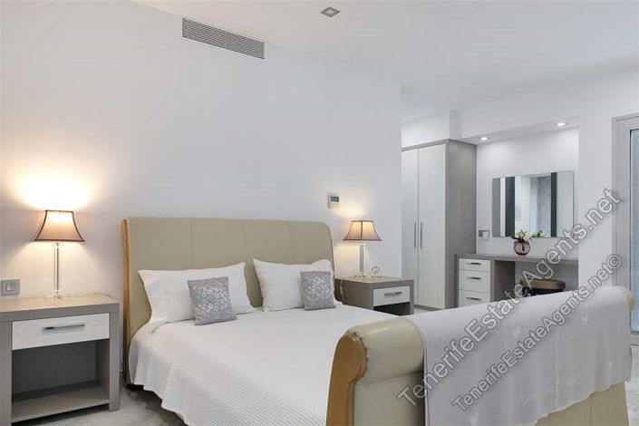 Image No.6-5 Bed Villa for sale