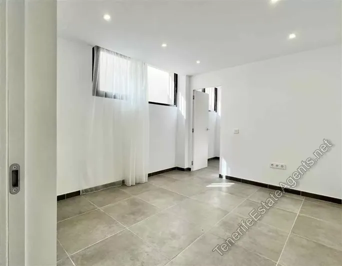 Image No.12-6 Bed Villa for sale