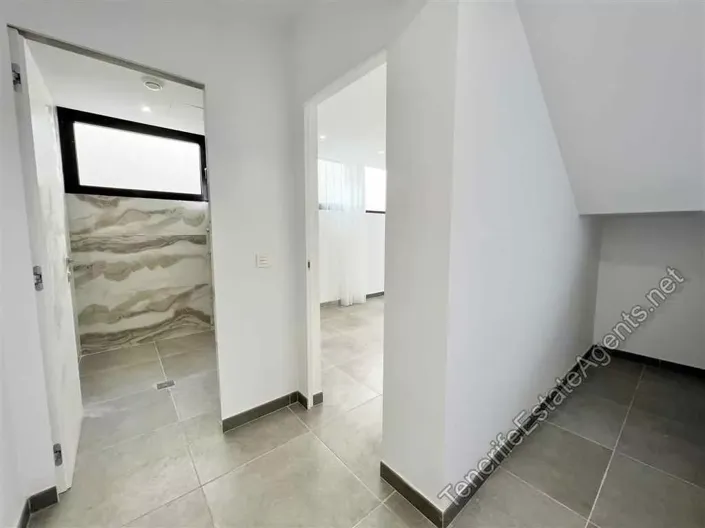 Image No.15-6 Bed Villa for sale