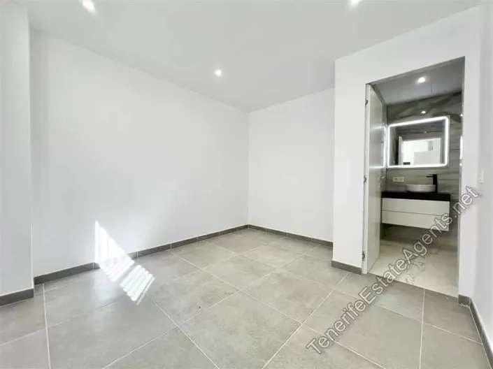 Image No.17-6 Bed Villa for sale