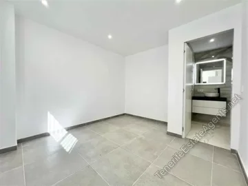 285579043original