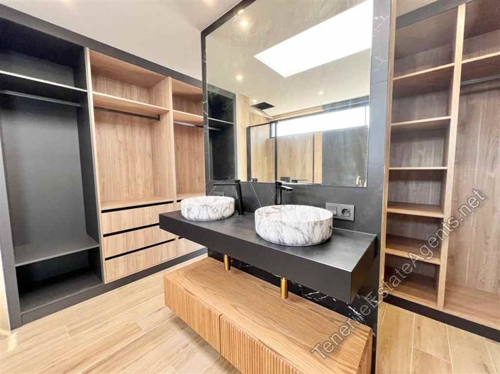 Image No.19-6 Bed Villa for sale